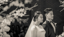 Mỹ nam 'Hậu Duệ Mặt Trời' hạnh phúc trong lễ cưới