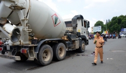 Xe bồn cán gần đứt lìa chân người đàn ông ở trung tâm Sài Gòn