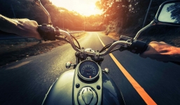 Xe máy hết xăng giữa đường phải xử lý sao?