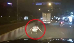 Nam thanh niên lao vào đầu ô tô con ăn vạ bất thành