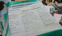 Hàng trăm học sinh phải ngồi chờ nhiều giờ vì mất chìa khóa thùng đề thi