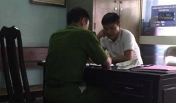 Đại gia chặn xe, tát tím mặt thiếu nữ vì xin vượt không được lên tiếng