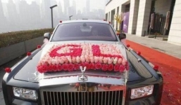 Sốc trước quà cưới siêu xa xỉ của chàng rể châu Phi tặng bố mẹ vợ Trung Quốc