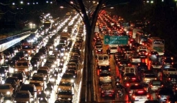 Cận cảnh tắc đường dài hàng nghìn km ở Mỹ