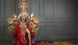 'Quốc phục Sen vàng Việt Nam' nặng 45kg bị chê giống trang phục game