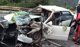 Xe rước dâu gặp tai nạn, cô dâu, chú rể nhập viện cấp cứu