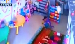 Clip bảo mẫu bạo hành bé 10 tháng tuổi gây phẫn nộ