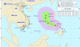 Bão TOKAGE giật cấp 10 tiến sát Biển Đông