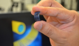 Siêu pin chỉ cần sạc vài giây dùng cả tuần