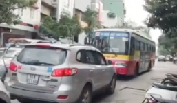 Tài xế xe buýt lấn làn, đi ngược chiều bị đình chỉ công tác