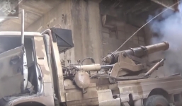 Video: Phe nổi dậy Syria mang đại bác cổ oanh tạc quân chính phủ