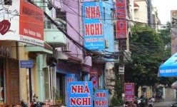 Quan hệ bất chính, 2 chủ tịch xã bị cách chức