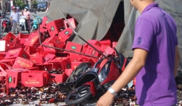 Lật xe chở bia vùi 2 người đi đường ở Đồng Nai