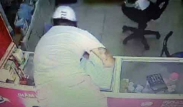 Video: Trộm nhoài người qua quầy thuốc, vơ sạch tiền trong ngăn kéo
