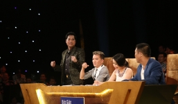 'Ông hoàng nhạc sến' Ngọc Sơn bị cưỡng hôn trên sân khấu