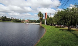 Thiếu nữ chụp ảnh 'tự sướng' suýt chết đuối ở hồ Lâm Đồng