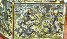 Cận cảnh vật lạ hình đầu rồng nghi ấn tín của nhà vua