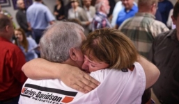 Nhóm 20 công nhân Mỹ trúng xổ sổ Powerball 420 triệu USD