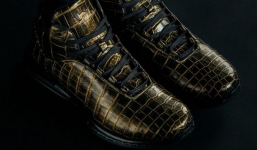 Đôi giày da cá sấu sông Nile phủ vàng có giá 500 triệu đồng