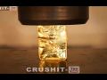 Dùng máy ép thủy lực phá hủy thỏi vàng 900 triệu đồng