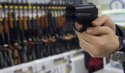 Cảnh sát Mỹ trang bị súng ngắn 'ong bắp cày' đặt mua từ Nga