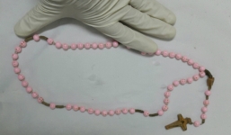 Cụ bà nuốt xâu chuỗi hạt vào bụng 2 ngày mà không biết 