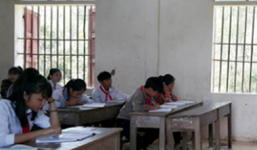 Đình chỉ Hiệu trưởng trường tiểu học để học sinh “ngồi nhầm lớp'