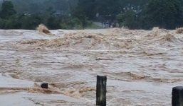 Mưa lũ ở miền Trung diễn biến phức tạp, cảnh báo sạt lở đất