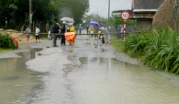 2 mẹ con bị lũ cuốn trôi, bé 4 tuổi tử vong