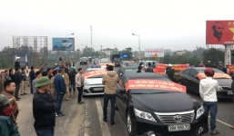 Dân đưa 30 ô tô chặn đứng cầu Bến Thủy phản đối thu phí