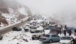 Video: Ngỡ ngàng tuyết rơi giữa sa mạc Arab Saudi