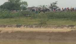 Đi đánh cá hoảng hốt phát hiện thi thể nam thanh niên trôi sông