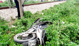 Nghệ An: Tàu hỏa đâm xe máy, 1 người bị thương nặng