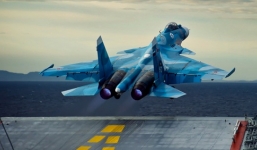 Tiêm kích Su-33 Nga lao xuống biển khi hạ cánh xuống tàu sân bay