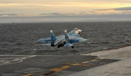 Tiêm kích Su-33 trượt boong tàu, lao thẳng xuống biển