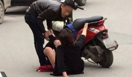 Bị chia tay, nam thanh niên lột đồ bạn gái giữa đường