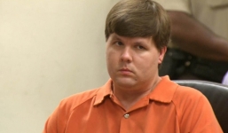 Mỹ: Lĩnh án chung thân vì để con chết trong xe