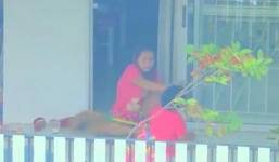 Clip: Phẫn nộ mẹ túm tóc, dọa cắt lưỡi con chỉ vì ít nói