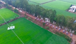 Video: Rước dâu bằng 30 chiếc Exciter và 20 taxi gây náo động vùng quê Long An