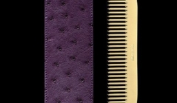 Quý bà thượng lưu phát sốt trước chiếc lược vàng 213 triệu