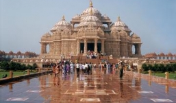 Nữ du khách tố nhân viên công ty du lịch bỏ thuốc mê, hãm hiếp tập thể