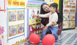 20 câu cha mẹ nên hỏi khi đi con tan trường