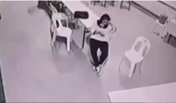 Video: Hoảng hồn bàn ghế tự di chuyển trong phòng khách sạn