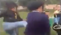 Nữ sinh lớp 10 bị đánh hội đồng kinh hoàng ở Nghệ An