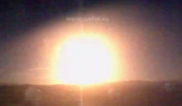 Nổ và rung chấn khi cầu lửa khổng lồ vụt qua bầu trời