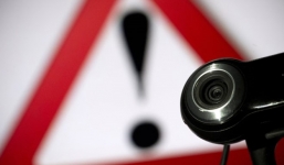 Nữ nhân viên Bộ Nội vụ bị đình chỉ vì lộ 'ảnh nóng'