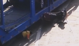 Bị cuốn vào gầm xe tải, bé 5 tuổi thoát chết thần kỳ