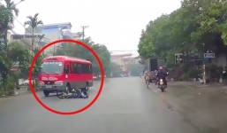Nữ sinh thoát chết một cách khó tin trước đầu xe khách