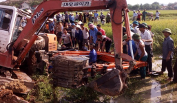 Lật máy xúc, một công nhân bị đè tử vong ngay tại chỗ