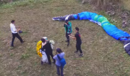 Video: Đám cưới độc đáo của 2 phi công dù lượn